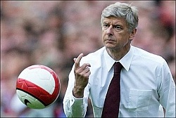 Arsène Wenger beherrscht den Ball