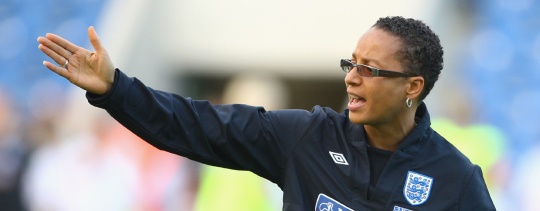 Englands Trainerin Hope Powell