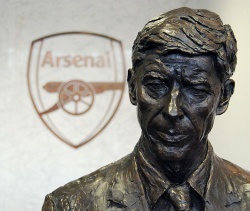 Arsene Wenger Statue