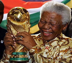 Nelson Mandela und die Trophäe